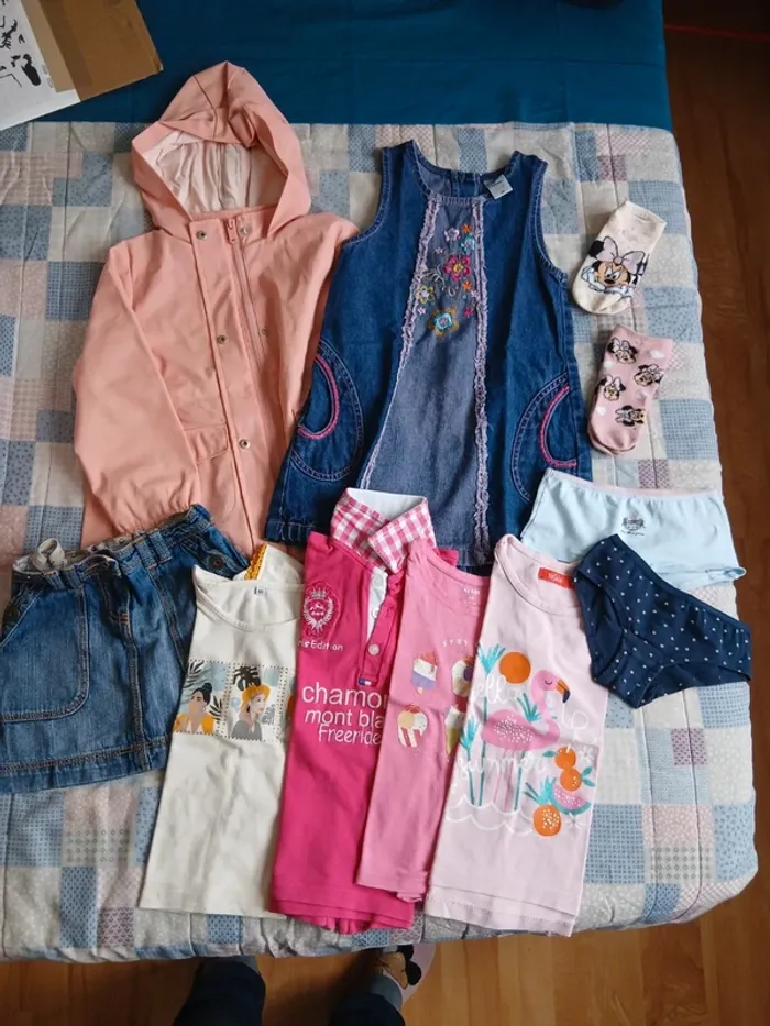 Lot de vêtements fille 4 ans