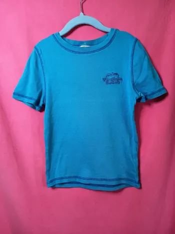 Tee-shirt manches courtes.