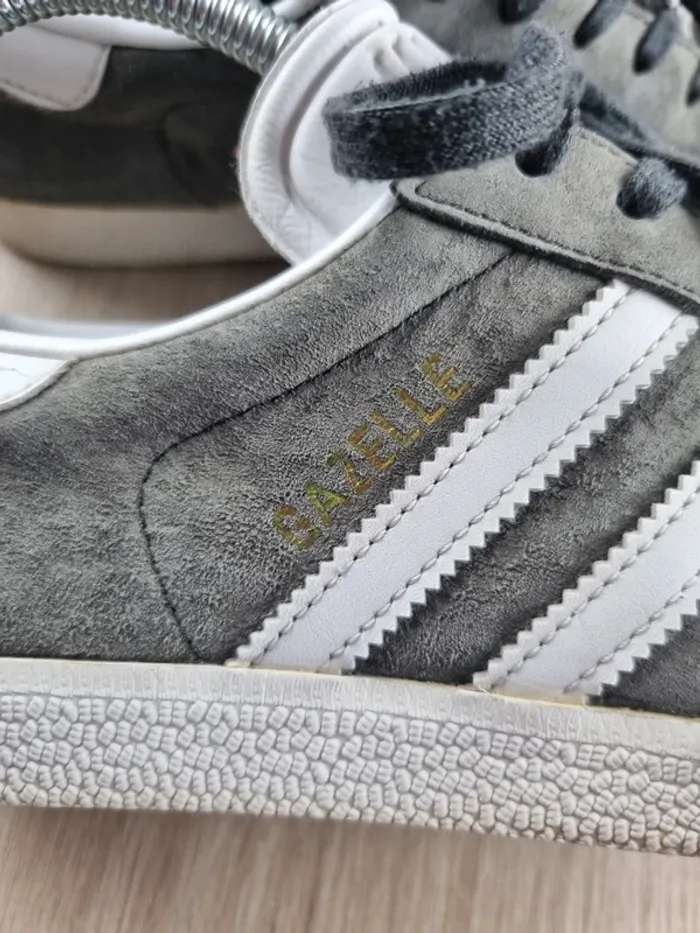 Basket Adidas Gazelle noir/gris Femme Taille 38 - photo numéro 2