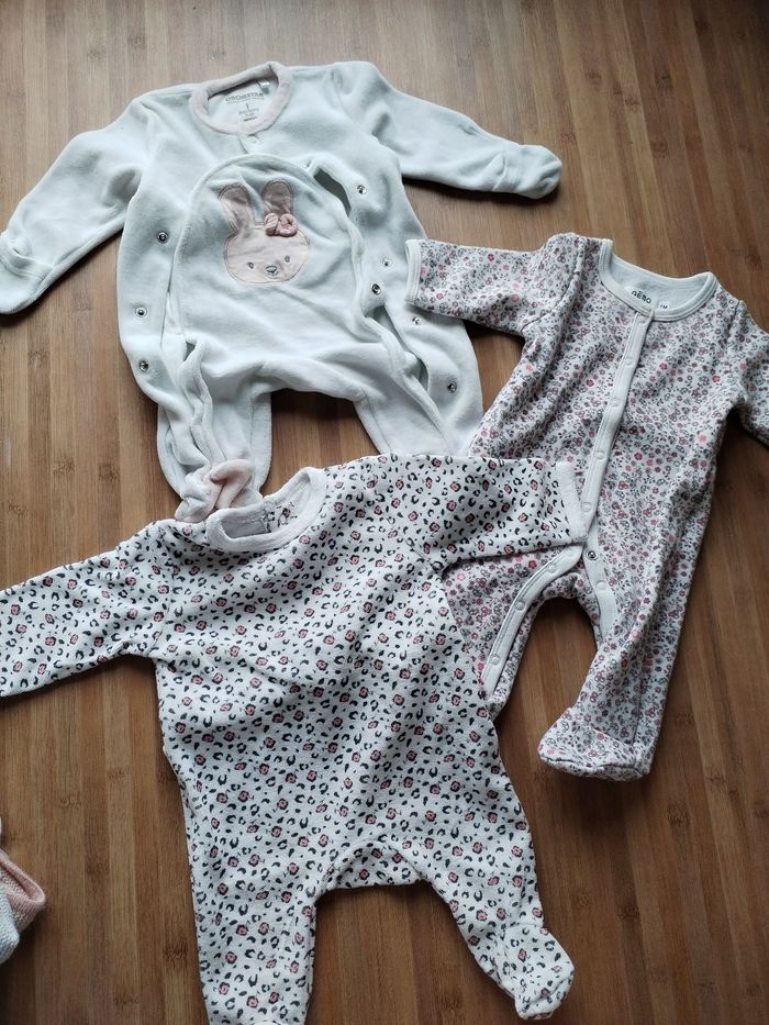 Lot vêtements fille 1 mois - photo numéro 8