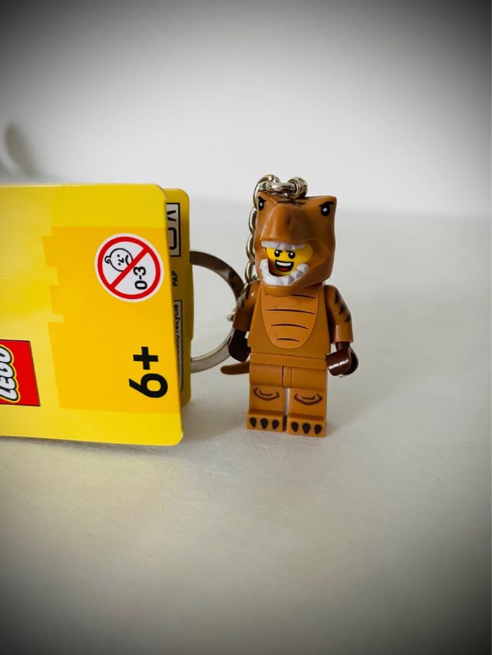 Porte-clés LEGO 854317 - Homme en Costume de T.rex - Neuf - photo numéro 3