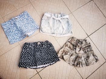 Lot 3Jupes et 1 short