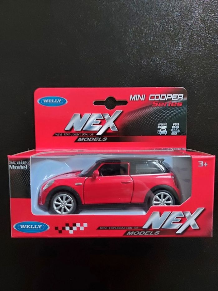 Mini Cooper  hatch  - toit  noir  - rouge