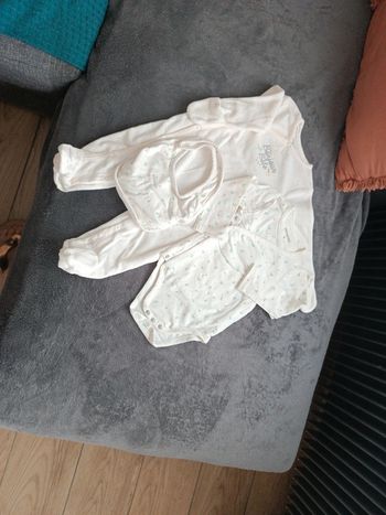 Ensemble pyjama et bodie et bavoir
