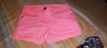 Short kiabi 10 ans Petite tache de stylo au fesse