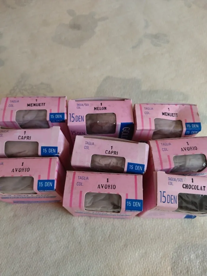 Lot de 9 boîtes collants Golden Lady + 1 offerte. Neuves - photo numéro 2