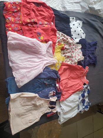 Lot 10 robes et 2 gilets fille 6 mois