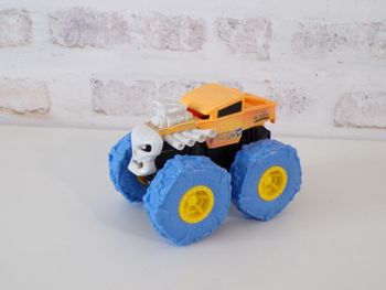 Monster Trucks - Hot Wheels - Hotwheels - Bone Shaker (J14)
