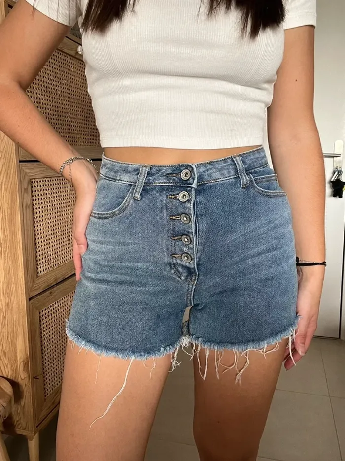 Short en jean bleu taille haute