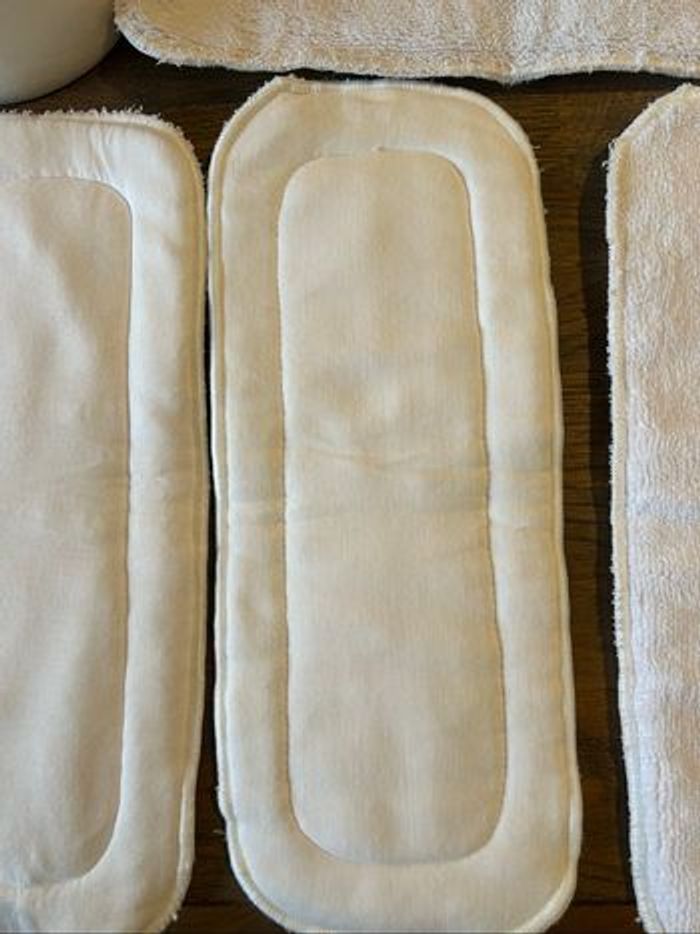 Lot 2 couches lavables + 4 inserts + un rouleau de feuilles de protection - photo numéro 4