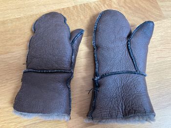 Moufles enfant en cuir et fourrées