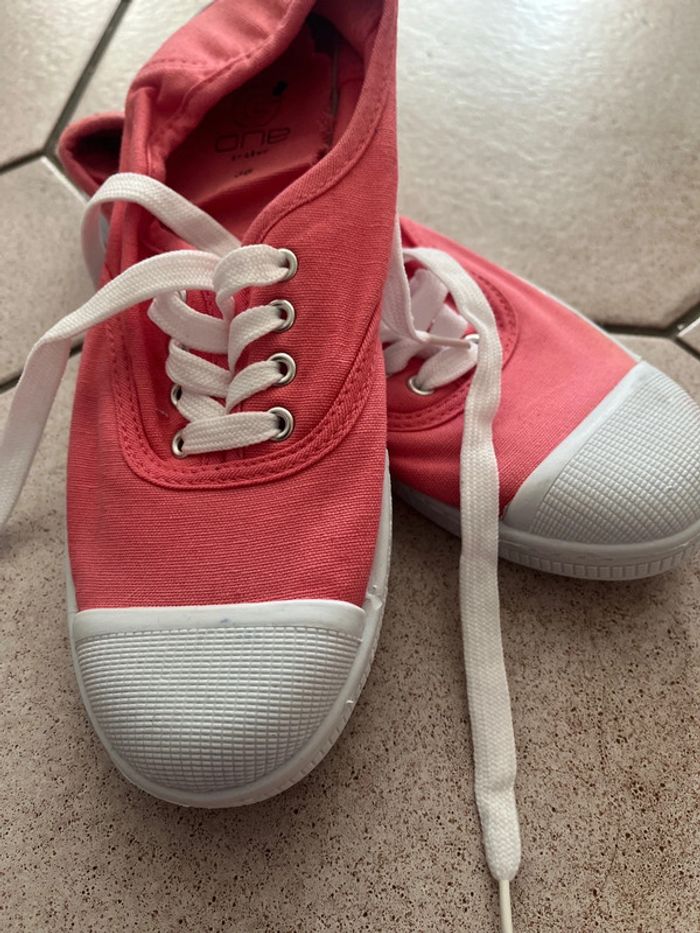 Paire de baskets en toile pointure 38 - photo numéro 4