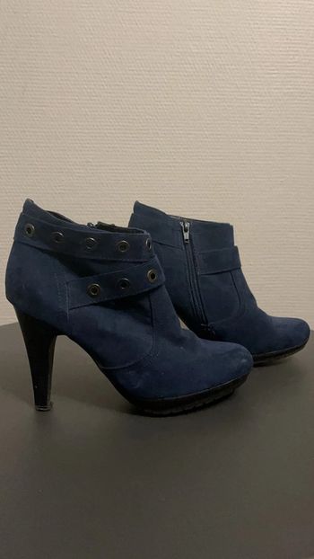 Élégantes bottines bleue marine façon daim 38