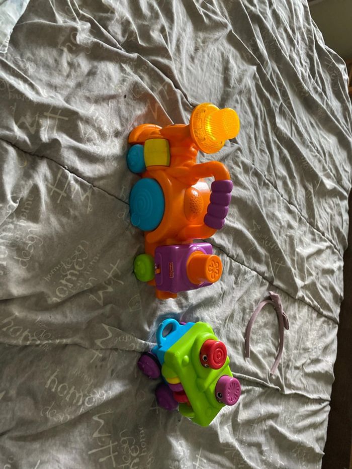 Joue bébé train musical