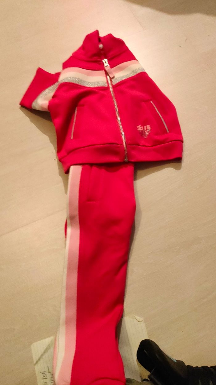 Ensemble jogging rose