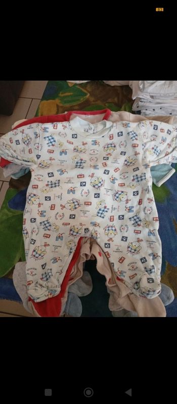 Lot de 13 pyjamas garçon 3 mois 6€