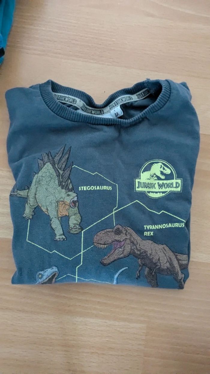 T-shirt 4 ans Jurassic world T-Rex vélociraptor stégosaure