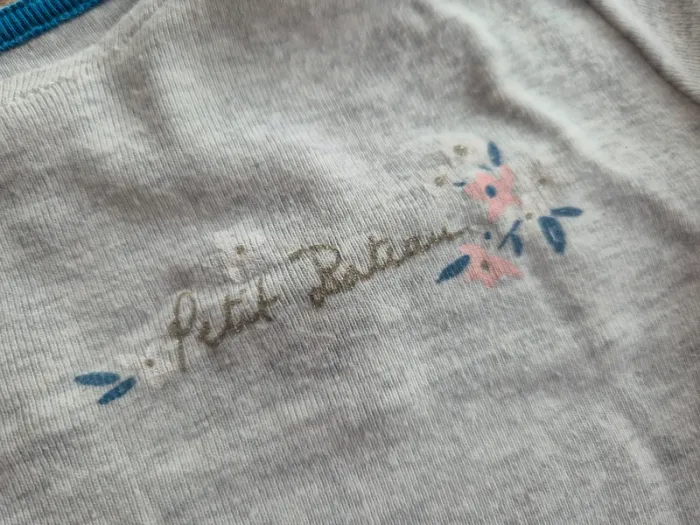 T-shirt épais Petit Bateau 5 ans en excellent état - photo numéro 2