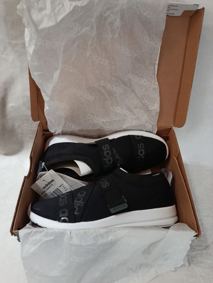 A saisir, NEUVES , baskets , taille 41 1/3 ( bien lire svp )