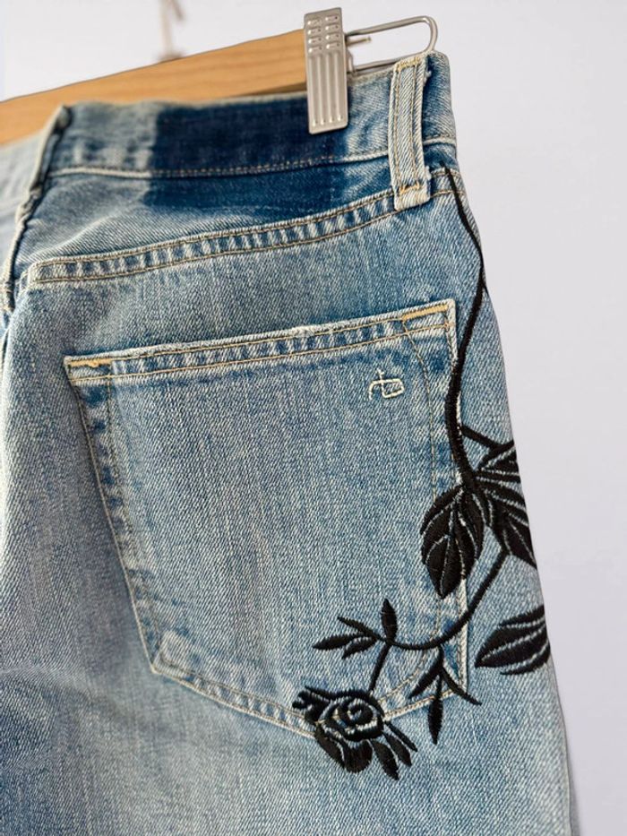 Jean bleu broderies florales noires • Blue jeans with black floral embroidery Rag&Bone Taille 34 - photo numéro 7