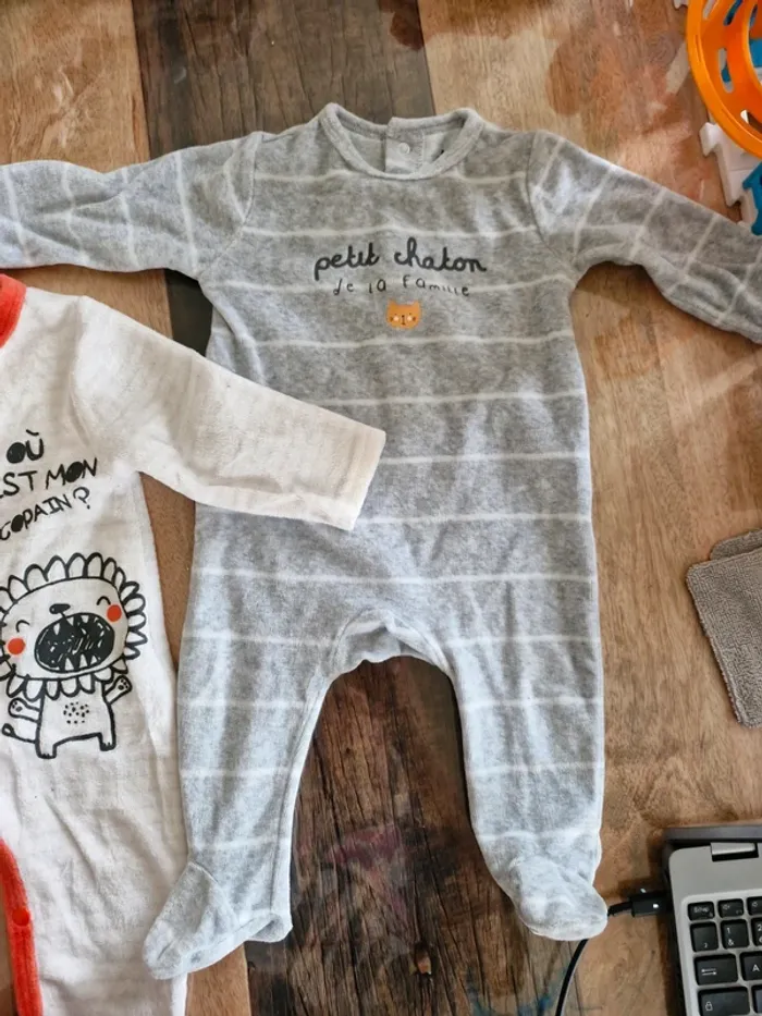 Lot 2 pyjamas 6 mois - photo numéro 2