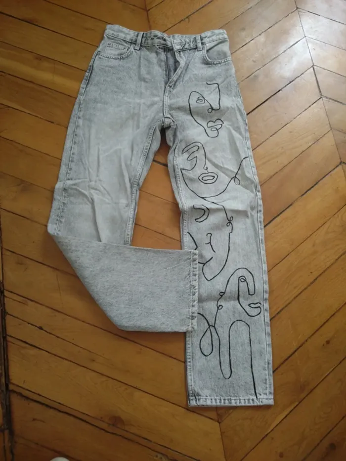 Jean mom Bershka T36, coupe taille haute ultra tendance