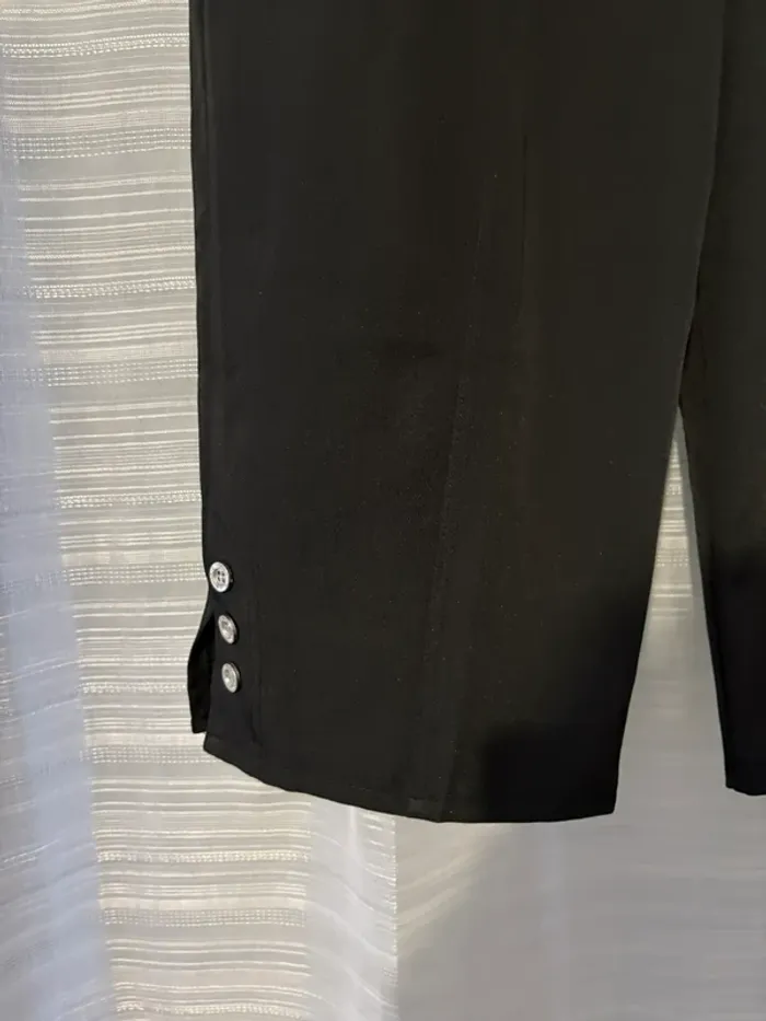 Pantalon court noir - photo numéro 2