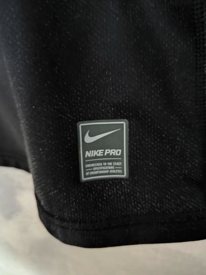 Tee shirt de sport noir et gris Nike taille M - photo numéro 2