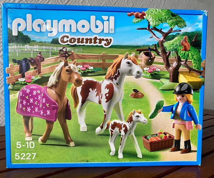 Playmobil Country 5227 « Chevaux et enclos »