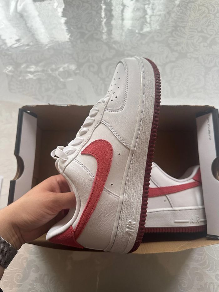 Basket Nike Air Force 1 AF1 rouge et blanches - photo numéro 2