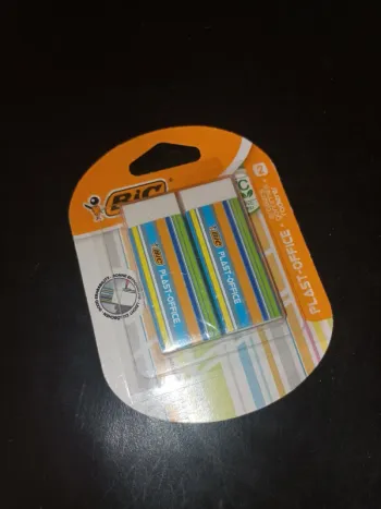 2 gommes BIC