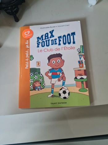 Livre max fou de foot le club de letoile