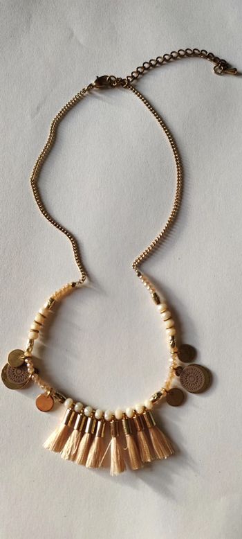 Joli collier pompons
