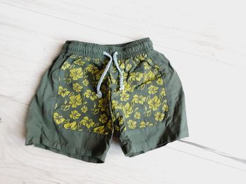 Vêtement bébé garçon maillot de bain short de bain vert kaki Tout compte fait 6 mois