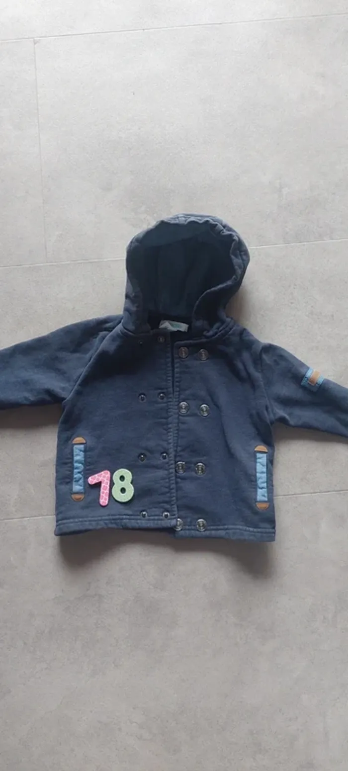 Gilet à capuche / veste obaïbi 18 mois