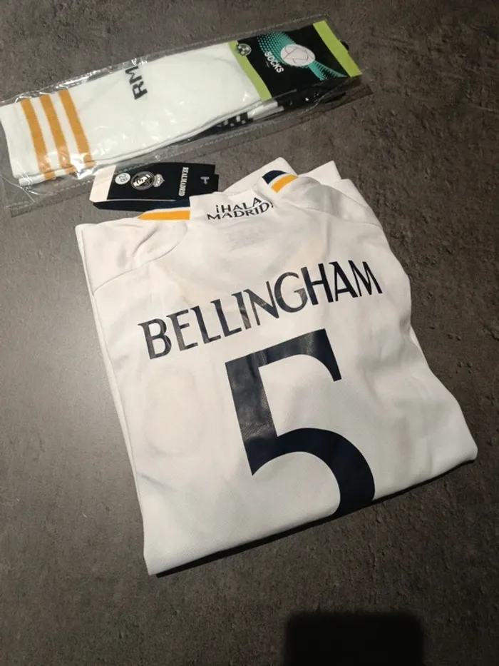 Tenue foot Real Madrid Jude Bellingham blanc. T.28 - photo numéro 4