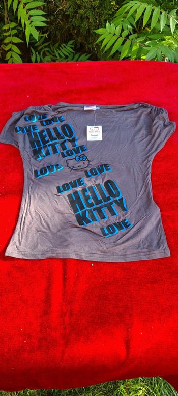 Tee shirt hello kitty neuf 8 ans
