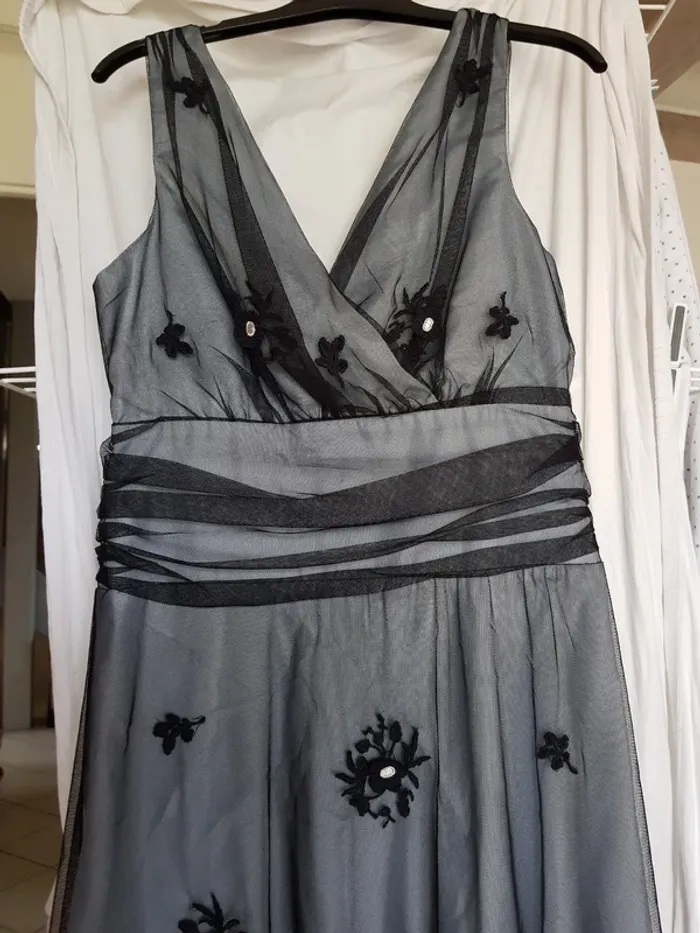 Robe de fête brodée 38 - photo numéro 5