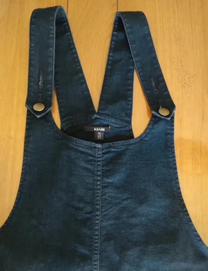 Vend robe en jean à bretelles de taille 42 - photo numéro 3