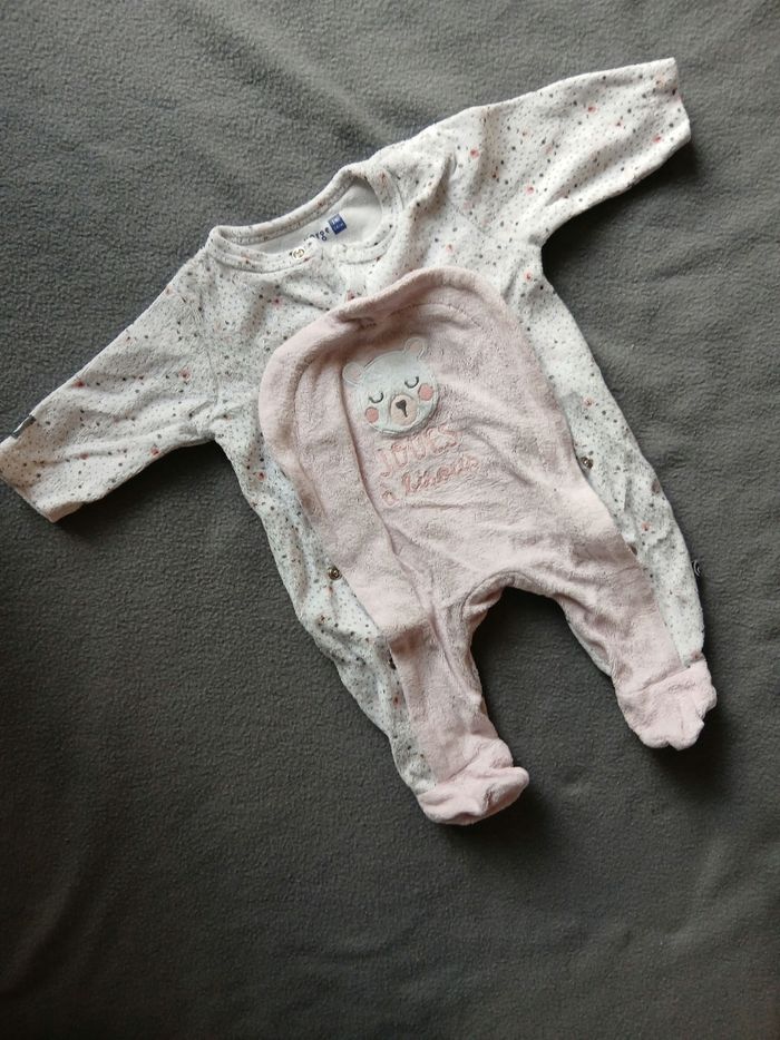 3 pyjamas 1 mois - photo numéro 3