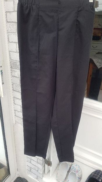 Pantalon noir à plis
