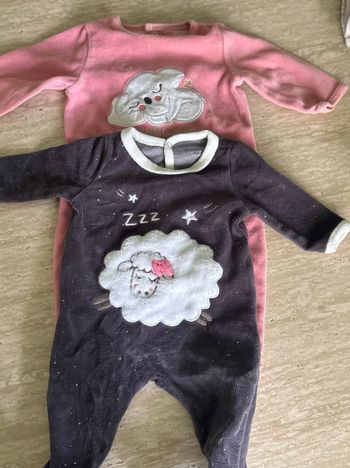 Lot de 2 pyjamas bébé taille 3mois 