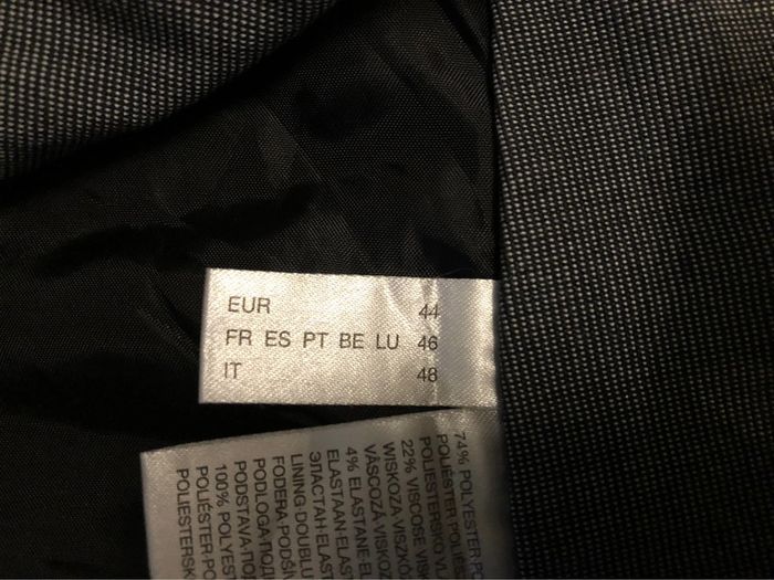 AN92: Tailleur veste/jupe gris effet fines rayures T 46/48 porté 1 fois - photo numéro 10