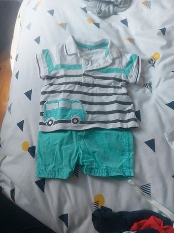 Lot ensemble tee shirt et short 6 mois