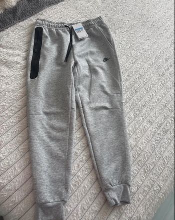 nike tech gris 