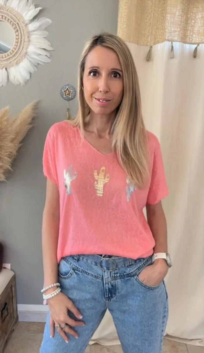 Tee shirt rose avec cactus dorés taille unique - photo numéro 2