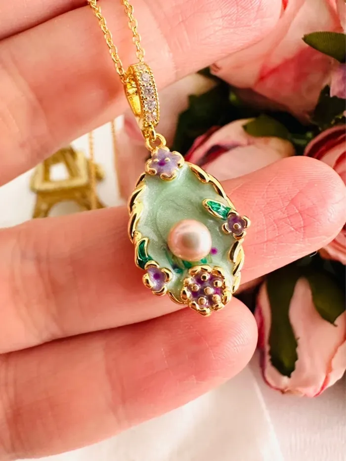 đ·Collier fait main â Perle naturelle & Ă©mail floral â Bienfaits & Ă©lĂ©gance
