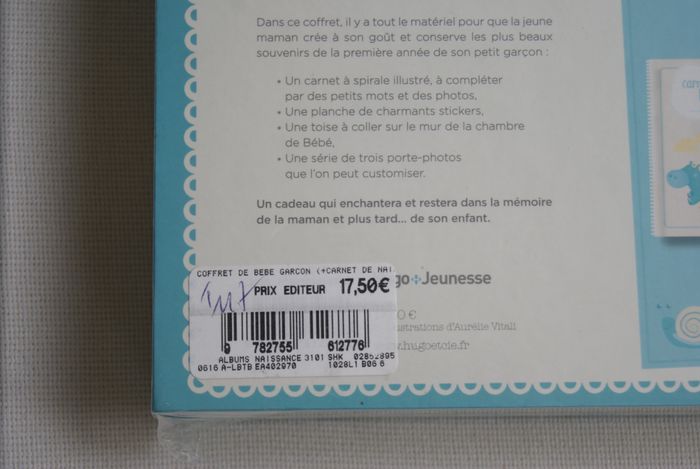 Coffret de Bébé : Carnet+1 Planche de stickers+1 Toise+ 1 Porte photo - photo numéro 2