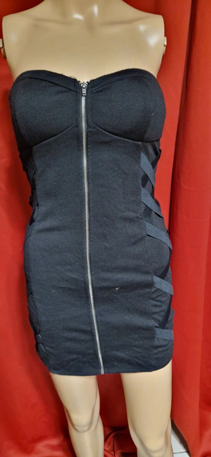Jolie robe noire épaules nues, taille36