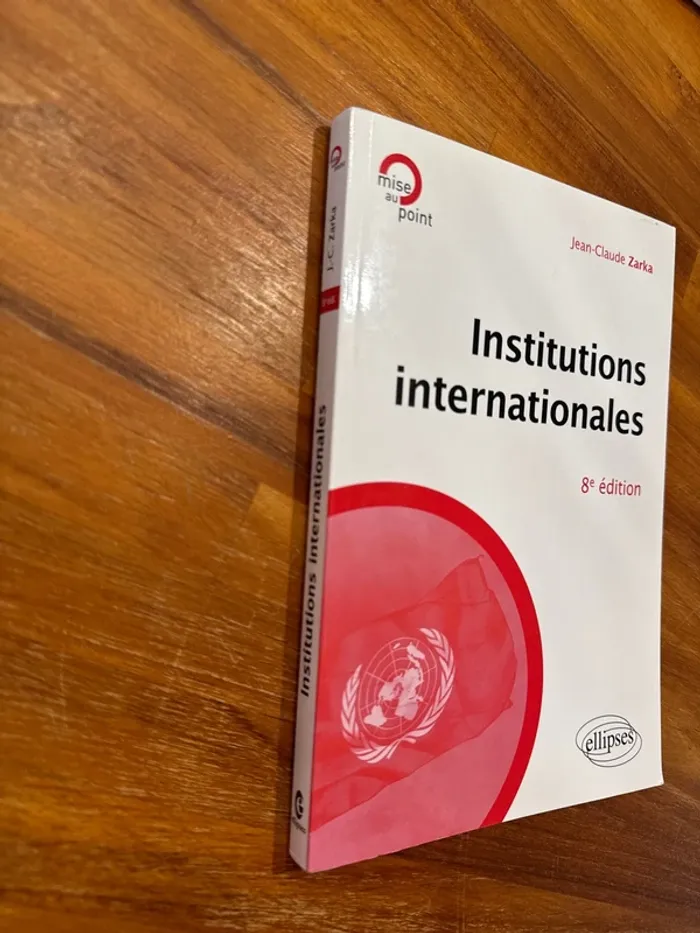 Livre, institution internationale, huitième édition - photo numéro 2